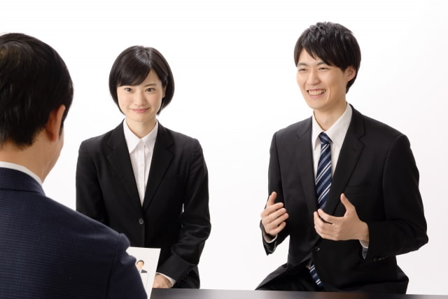 第二新卒の面接場面
